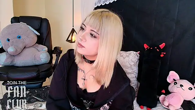 Snapshot of IvyBelle_ chatting on May 11, 2026, 11:22 am IvyBelle online show from May 11, 2026, 11:22 am