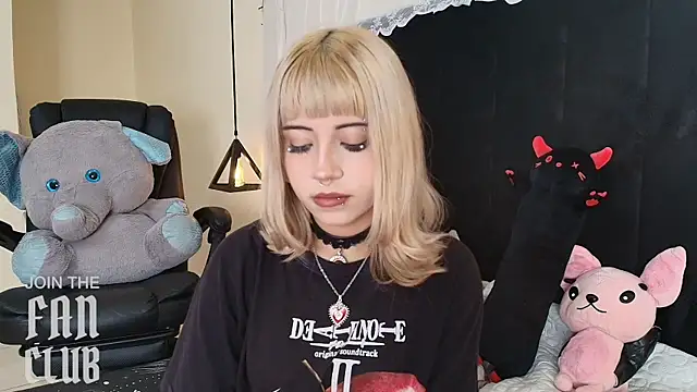 Snapshot of IvyBelle_ chatting on April 28, 2026, 11:25 am IvyBelle online show from April 28, 2026, 11:25 am