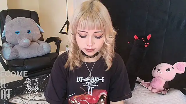 Snapshot of IvyBelle_ chatting on May 4, 2026, 11:24 am IvyBelle online show from May 4, 2026, 11:24 am