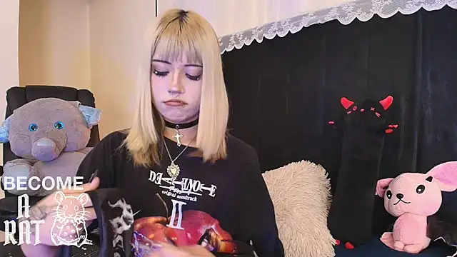 Snapshot of IvyBelle_ chatting on May 19, 2026, 11:28 am IvyBelle online show from May 19, 2026, 11:28 am