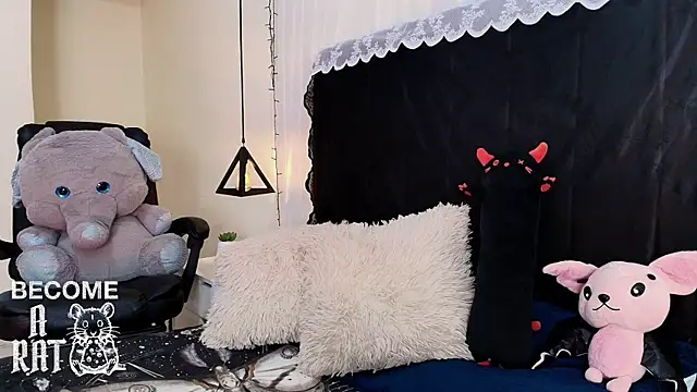 Snapshot of IvyBelle_ chatting on May 13, 2026, 11:28 am IvyBelle online show from May 13, 2026, 11:28 am