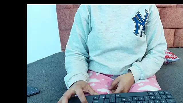 Brunette Messy1 online show from October 13, 2025, 8:32 pm
