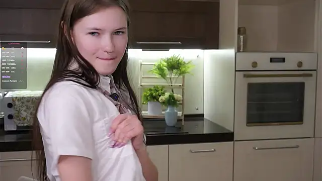 LynHillaire online show from November 1, 2025, 10:20 am