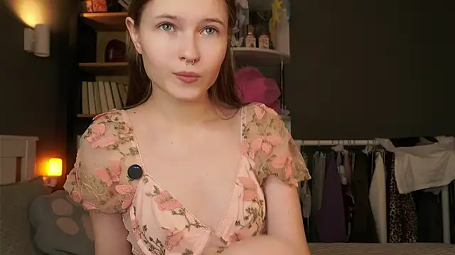 LynHillaire online show from February 1, 2026, 11:19 am