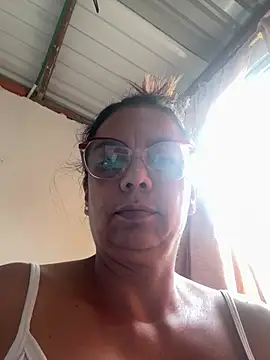 YadiraOrozco online show from April 14, 2026, 2:33 pm