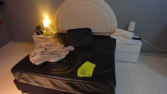 emilytowzen online show from March 8, 2026, 2:04 am