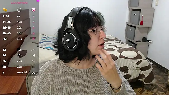 Snapshot of Froggyinthebox chatting on June 18, 2026, 2:21 am Froggyinthebox online show from June 18, 2026, 2:21 am