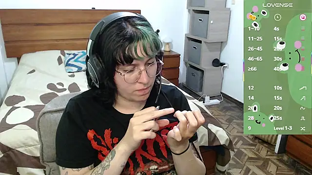 Snapshot of Froggyinthebox chatting on July 25, 2026, 4:31 am Froggyinthebox online show from July 25, 2026, 4:31 am