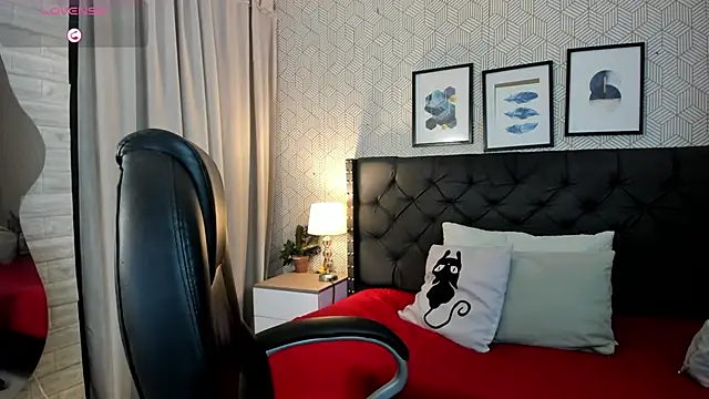 sophie  blare online show from April 1, 2026, 7:33 pm