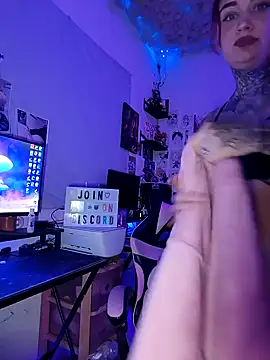 Snapshot of blazed_vixen chatting on February 5, 2026, 12:17 am blazed vixen online show from February 5, 2026, 12:17 am