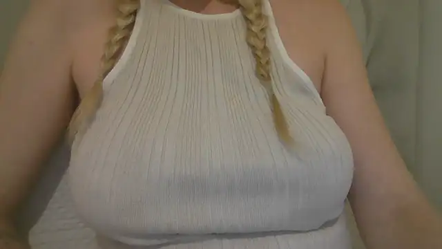 Snapshot of flirty_babe_x chatting on October 2, 2025, 1:20 am flirty babe x online show from October 2, 2025, 1:20 am