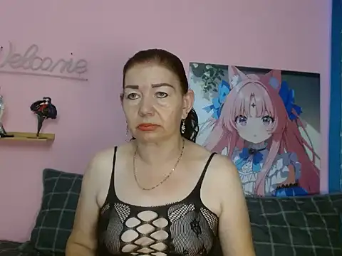 estefania 34 online show from October 14, 2025, 8:09 pm