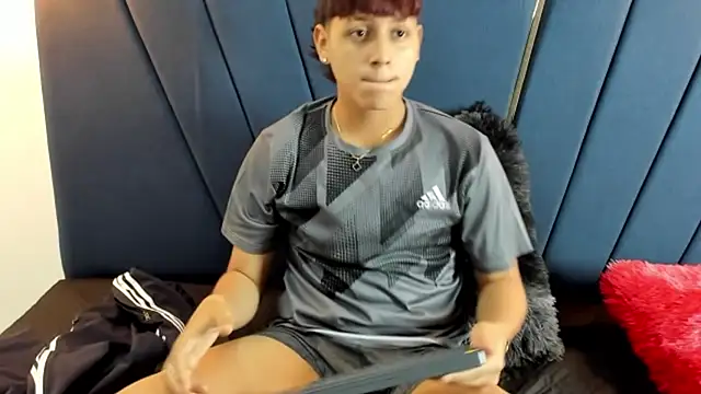 Snapshot of zeusapollofuck chatting on September 12, 2025, 10:09 pm zeusapollofuck online show from September 12, 2025, 10:09 pm