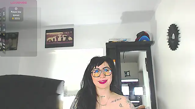 Snapshot of Vicky_hotmilf chatting on November 17, 2025, 9:13 am Vicky hotmilf online show from November 17, 2025, 9:13 am