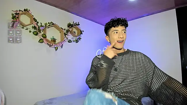 Snapshot of mhatias_ chatting on December 23, 2025, 3:50 am mhatias online show from December 23, 2025, 3:50 am