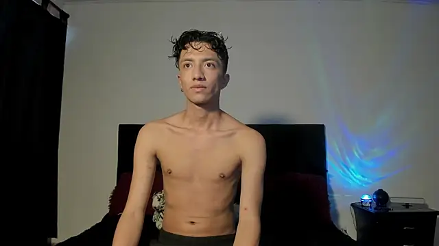 Snapshot of mhatias_ chatting on November 7, 2025, 9:19 pm mhatias online show from November 7, 2025, 9:19 pm