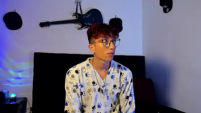 Snapshot of mhatias_ chatting on February 17, 2026, 4:10 am mhatias online show from February 17, 2026, 4:10 am