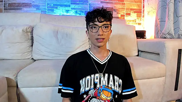 Snapshot of mhatias_ chatting on February 5, 2026, 3:35 am mhatias online show from February 5, 2026, 3:35 am