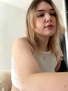 elliss  online show from October 8, 2025, 7:21 am