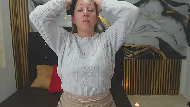 swetchrystal online show from October 17, 2025, 2:15 am