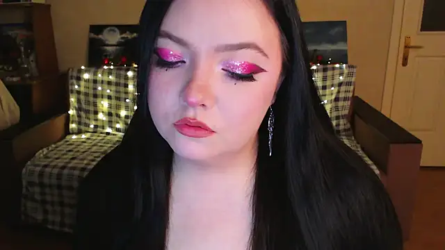 EmillyBones online show from December 3, 2025, 5:34 pm