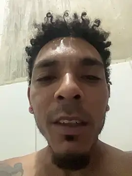 Snapshot of FromVnz chatting on October 15, 2025, 1:19 pm FromVnz online show from October 15, 2025, 1:19 pm