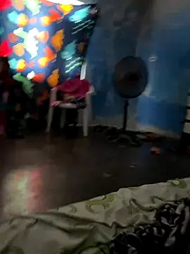 Snapshot of FromVnz chatting on November 19, 2025, 12:49 pm FromVnz online show from November 19, 2025, 12:49 pm