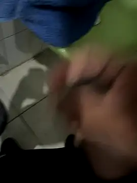 Snapshot of FromVnz chatting on October 28, 2025, 12:48 pm FromVnz online show from October 28, 2025, 12:48 pm