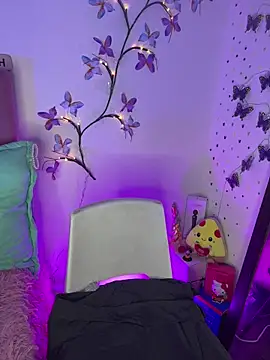 LindaWz  online show from April 14, 2026, 7:46 am