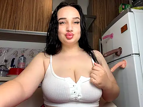 curvybombb online show from October 15, 2025, 6:05 pm