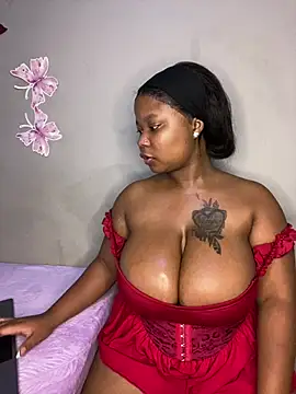 Snapshot of JuicyMellow21 chatting on February 24, 2026, 12:33 am JuicyMellow21 online show from February 24, 2026, 12:33 am