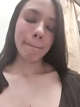 CHARLOTTE  05 online show from October 7, 2025, 1:23 pm