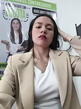 CHARLOTTE  05 online show from December 1, 2025, 12:06 pm