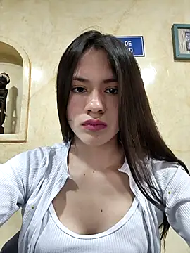 CHARLOTTE  05 online show from October 6, 2025, 1:01 pm