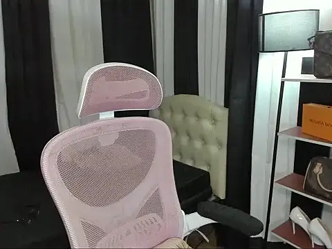 Seductive Margaux online show from November 7, 2025, 7:07 pm