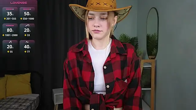 HollieCollelo online show from October 27, 2025, 3:07 am