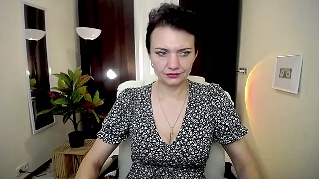 AvaSaturnian online show from October 9, 2025, 12:28 pm