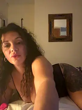 Snapshot of caramelandCurls chatting on September 13, 2025, 9:48 pm caramelandCurls online show from September 13, 2025, 9:48 pm