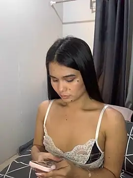 Snapshot of AngelHille chatting on December 19, 2025, 12:14 am AngelHille online show from December 19, 2025, 12:14 am