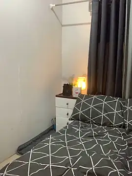 Snapshot of AngelHille chatting on December 17, 2025, 4:12 pm AngelHille online show from December 17, 2025, 4:12 pm