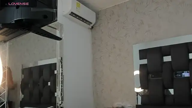 MissDiabla  online show from January 7, 2026, 9:53 pm