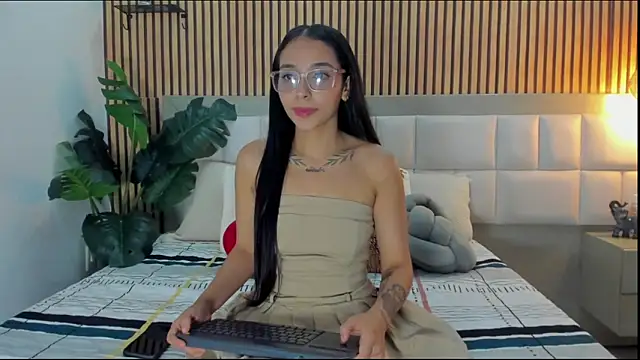 Roseaurora online show from February 11, 2026, 12:49 pm