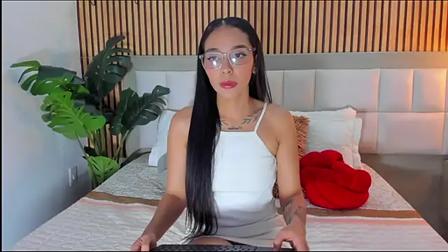 Roseaurora online show from February 24, 2026, 12:39 pm