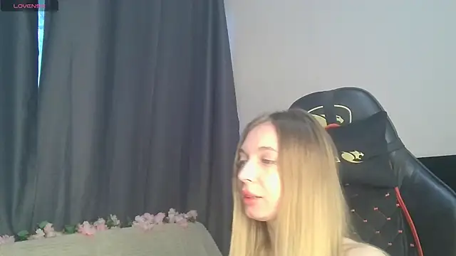 BabbbyFoxxx online show from October 30, 2025, 4:44 am