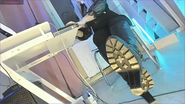 Snapshot of CruelSiren chatting on October 1, 2025, 6:45 pm CruelSiren online show from October 1, 2025, 6:45 pm