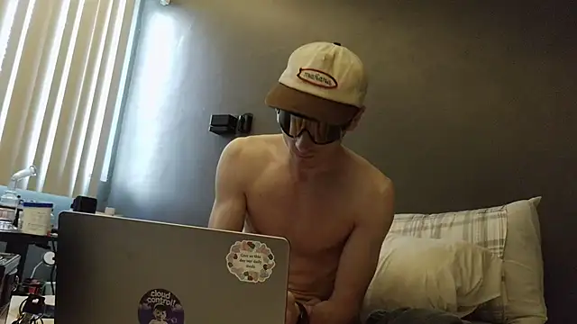 maskedboy1 online show from April 23, 2026, 11:50 pm