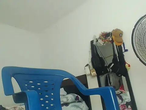 Mia sweet 18  online show from September 18, 2025, 1:03 pm