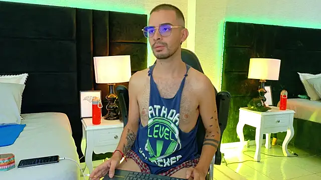 HairyDiamond  online show from September 22, 2025, 3:34 am