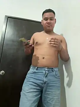 Snapshot of Danimiles chatting on February 23, 2026, 5:09 am Danimiles online show from February 23, 2026, 5:09 am