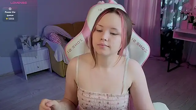 Snapshot of Sweetie_Hope chatting on October 6, 2025, 7:09 am Sweetie Hope online show from October 6, 2025, 7:09 am